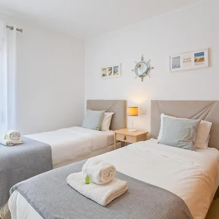 Moderne A Avec Piscine Et Parking - Pt-1-48 Apartman