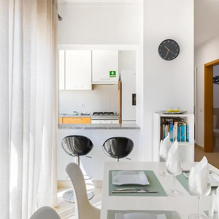 Moderne A Avec Piscine Et Parking - Pt-1-48