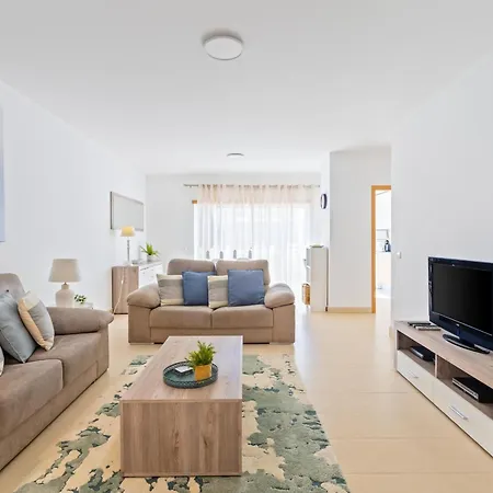 Moderne A Avec Piscine Et Parking - Pt-1-48 Apartman